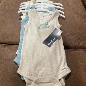 Gerber 4 pack of 3-6 month onesies